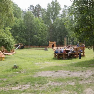 Kalevipoja mänguhoov